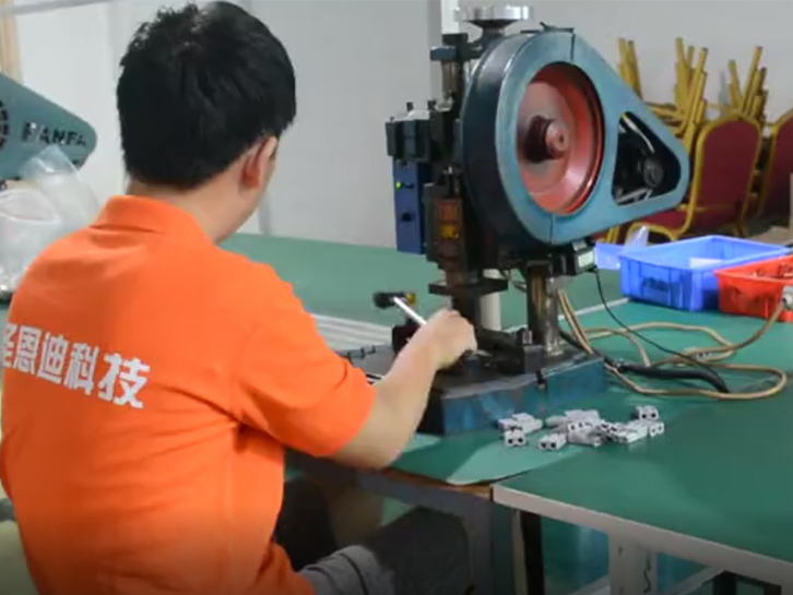 Connector production process of iron sheet injection shell